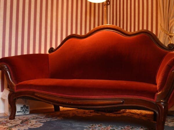 Soft Antique Burgundy Setee